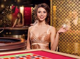 Slot Machine Reels Spin မြန်မာ Mobile Gaming မြင်ကွင်း